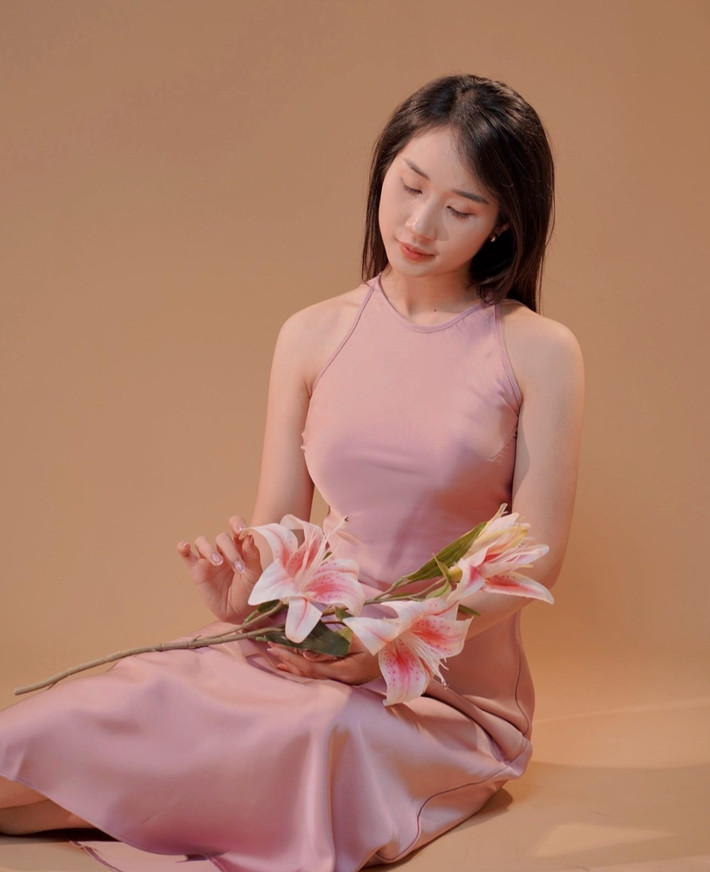 Thậm chí, nhiều người để lại bình luận ví nhan sắc của Phương Thảo chẳng kém cạnh các "thần tiên tỷ tỷ".