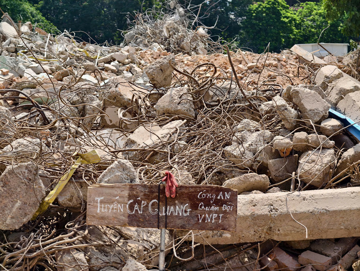 Phía bên trong công trình 61 Trần Phú đang được gấp rút trả mặt bằng phục vụ đại lễ 80 năm Quốc khánh.