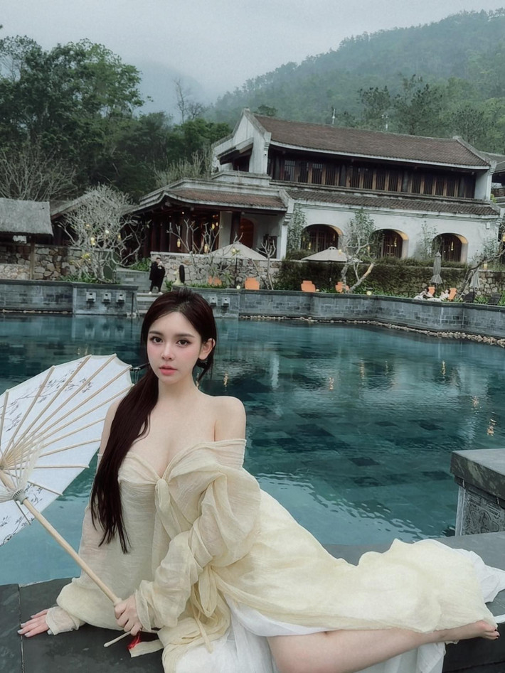 Sau 10 năm, nhan sắc của nàng "hot girl tiểu học" thay đổi chóng mặt.