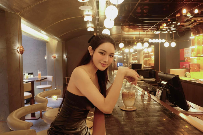Trên MXH, Bích Hạnh thường khoe lối sống sang chảnh với nhà đẹp, xe sang, tận hưởng cuộc sống đủ đầy bên cạnh những ngày tháng làm việc chăm chỉ.