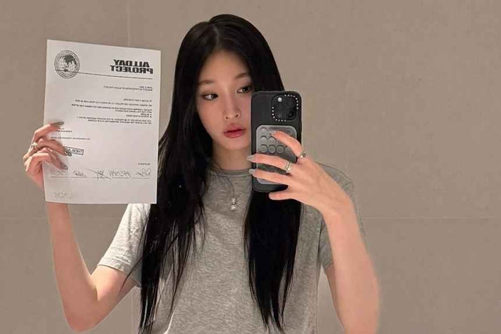 Annie Moon (tên thật Moon Seo Yoon) là cháu ngoại của bà Lee Myung Hee, Chủ tịch danh dự Tập đoàn Shinsegae. Shinsegae là một tập đoàn lớn tại Hàn Quốc, từng trực thuộc Samsung và sau đó tách ra.