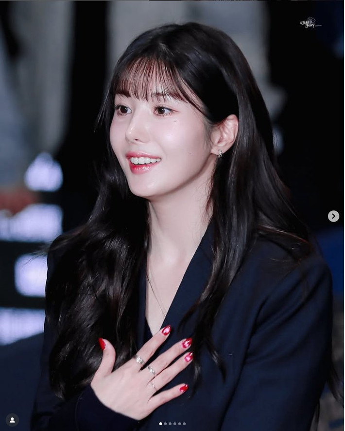 Kwon Eun Bi từng khiến khán giả bất ngờ khi chia sẻ về cuộc sống hiện tại sau khi gây “bùng nổ” tại lễ hội âm nhạc Waterbomb. Nữ ca sĩ thừa nhận sự kiện này là cột mốc lớn giúp danh tiếng và thu nhập của cô tăng mạnh.