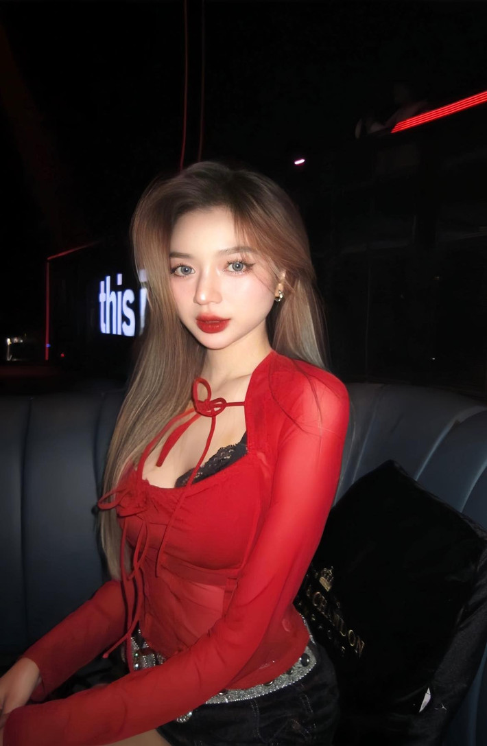 Cái tên Chi Củ Cải (tên thật là Vũ Ngọc Kim Chi) từng là một hiện tượng giới streamer, game thủ thu hút hàng ngàn người hâm mộ nhờ vẻ ngoài xinh đẹp, phong cách gần gũi và tài năng giao tiếp.