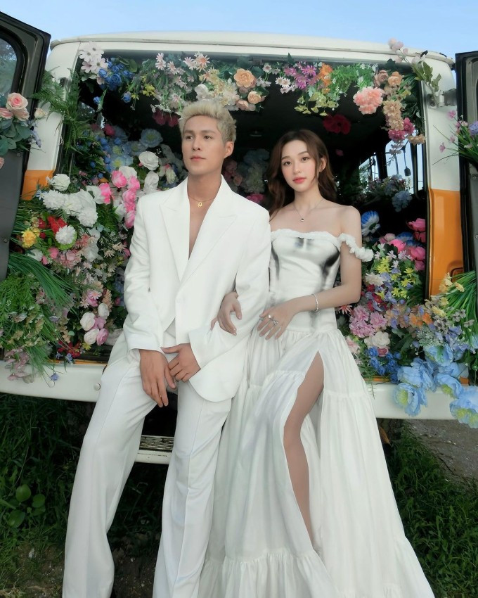 Karty Chang là hot girl Tây Bắc với hơn 327.000 lượt theo dõi trên TikTok, là mẫu ảnh được lòng cư dân mạng vì gương mặt xinh đẹp, vóc dáng nuột nà. Năm 2024, cô nàng lọt Top 9 Hoa hậu Quốc gia Việt Nam.