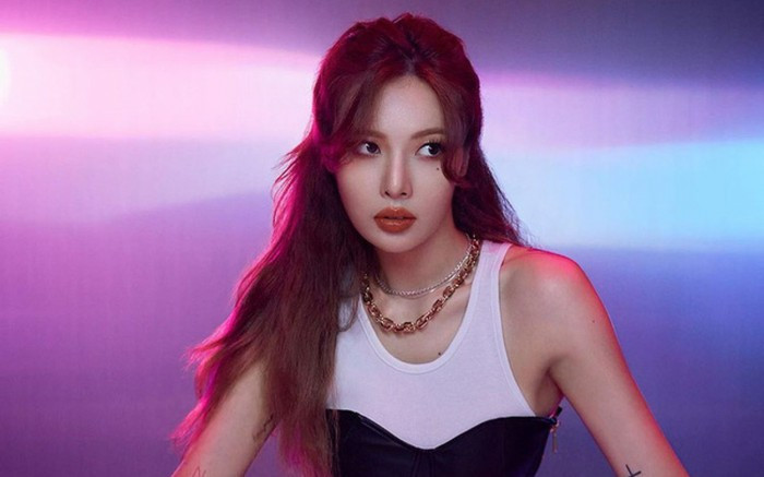 Trước những lời bàn tán về ngoại hình, HyunA đã chủ động đăng tải những bức ảnh cũ khoe vóc dáng gợi cảm từng làm nên thương hiệu.