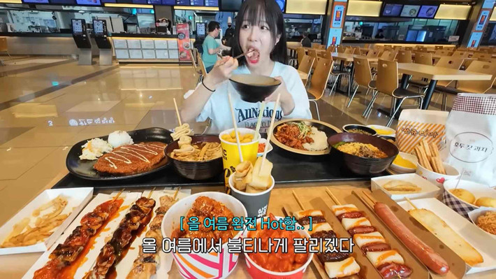 Bác sĩ nhận xét Tzuyang có cơ chế tiêu hóa đặc biệt. Cô không giữ thức ăn lâu trong dạ dày mà đẩy nhanh xuống ruột. Điều này giống như đổ nước vào chiếc bình có đáy bị nứt: liên tục vào, liên tục ra. Nhờ vậy, cơ thể không đủ thời gian để hấp thụ chất béo trong thức ăn.