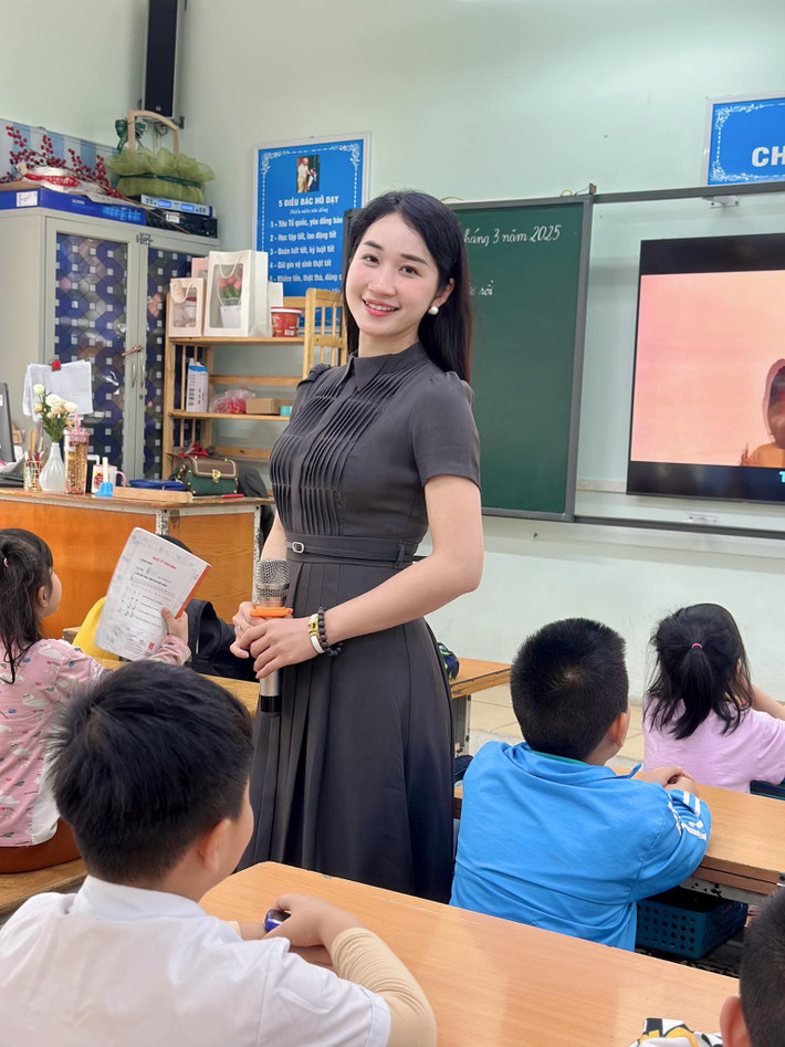 Phương Thảo luôn biết cách chọn những bộ đồ tôn được lợi thế vóc dán