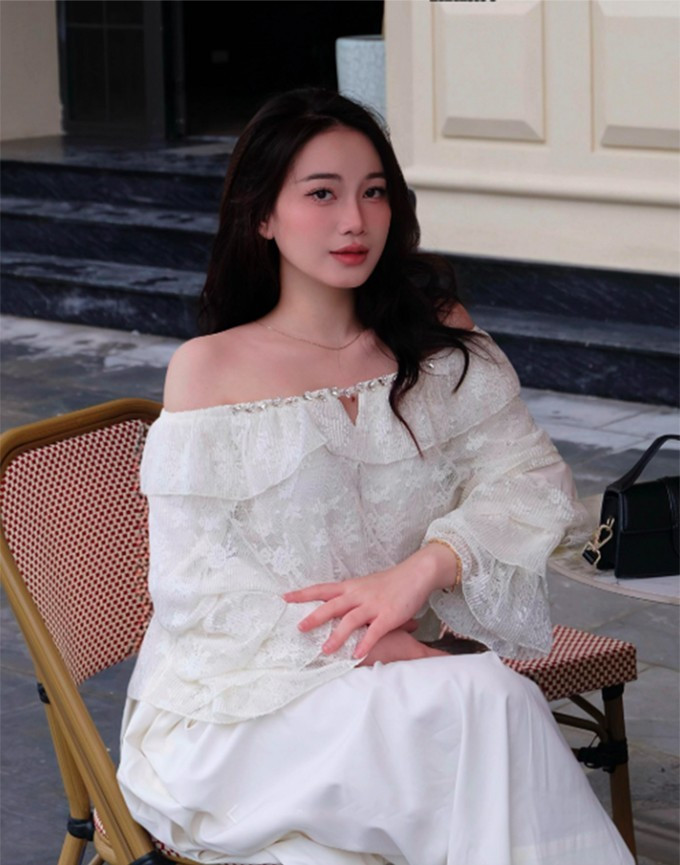 Hình ảnh trước đó của Nguyễn Linh khi chưa vướng nghi vấn mang bầu.