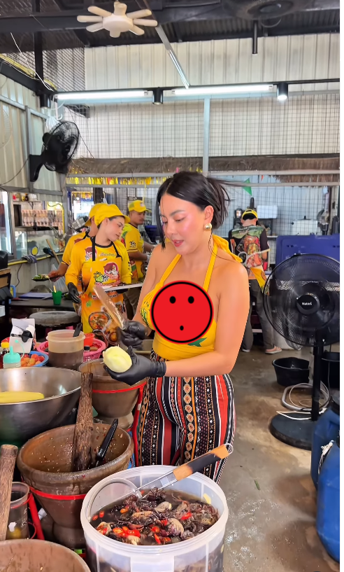 Trước Prece, từng có nhiều tiểu thương Thái Lan gặp chỉ trích vì dùng hình ảnh gợi cảm để bán hàng.