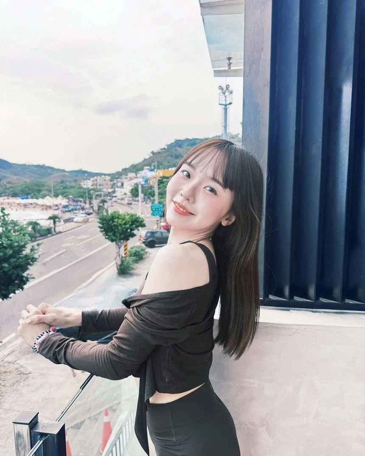 Hot girl bóng chuyền này cũng là một trong những gương mặt gây sốt trên mạng xã hội tại quê nhà Đài Loan (Trung Quốc).