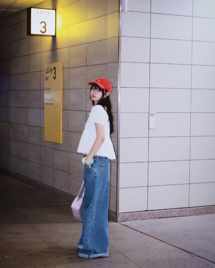 Không ít ý kiến cho rằng, Ánh Sáng sở hữu vibe giống các nữ sinh Nhật Bản, gương mặt đậm nét châu Á và có thể “biến hóa” nhiều style từ dễ thương, bánh bèo đến cool ngầu, cá tính.