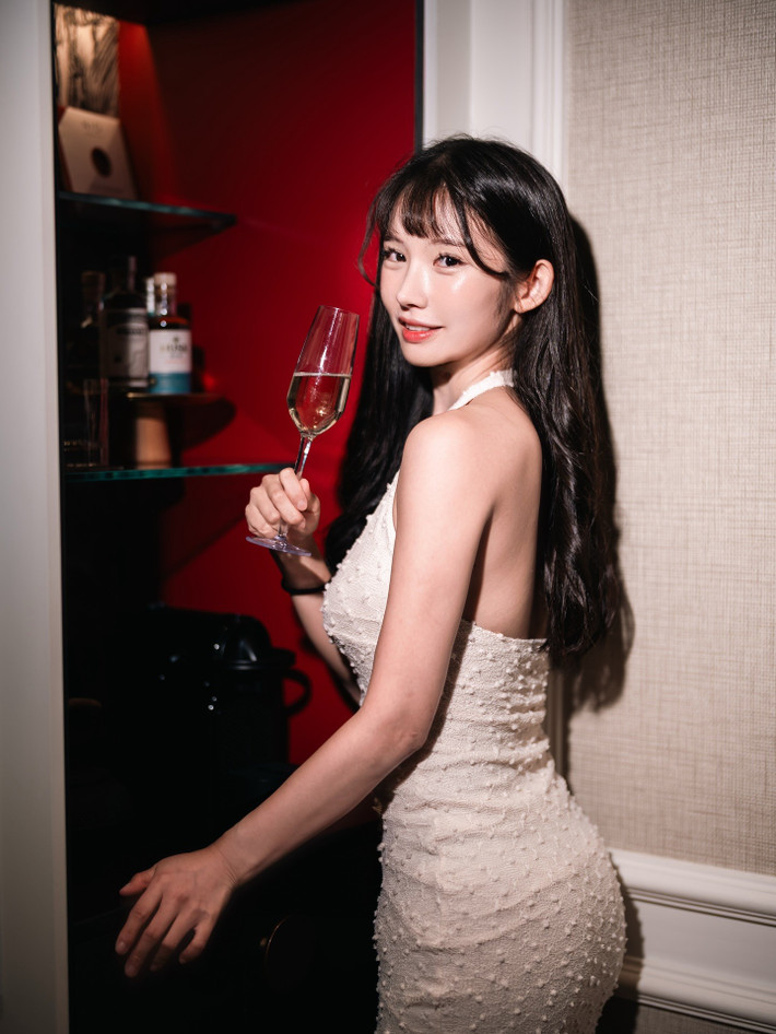 Khoảnh khắc này của Nahyun Kim nhanh chóng được chia sẻ chóng mặt trên nhiều nền tảng, khiến cộng đồng mạng tiếp tục “đổ gục”.