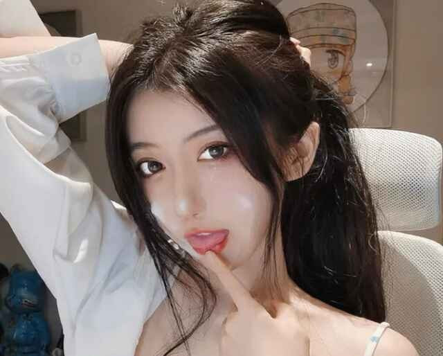 Dù chưa biết thông tin trên có chính xác hay không nhưng nó đã gây ra một làn sóng chỉ trích mạnh mẽ tới Dai Mei'er từ cộng đồng mạng. Nhiều người đã tẩy chay cô, khiến lượng người xem livestream giảm sút nghiêm trọng.