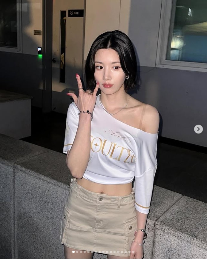 Năm 2018, Kwon Eun Bi tham gia chương trình sống còn Produce 48, đứng ở vị trí thứ 7 trong đêm chung kết và được ra mắt với tư cách thành viên kiêm trưởng nhóm IZ*ONE.