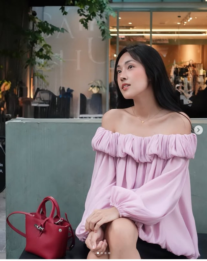 Misoa Kim Anh (sinh năm 1991) là một trong những hot girl được nhiều người yêu mến. Cô nàng sở hữu đôi mắt một mí đặc biệt, gương mặt đậm nét Á Đông và nụ cười tươi tắn.
