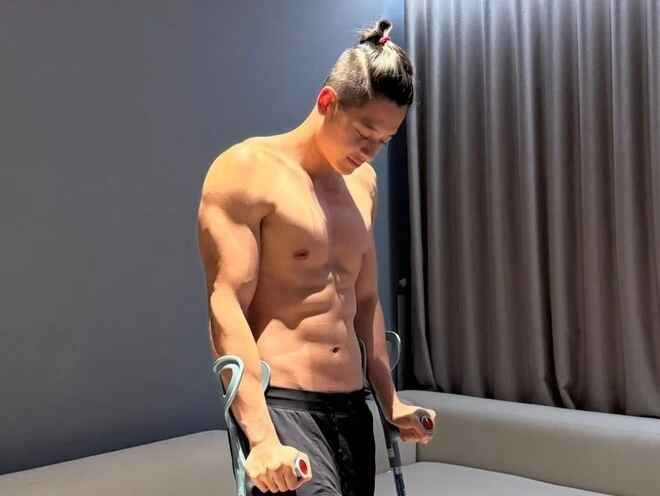 Khoảng cuối tháng 5, TikToker Trí Thịt Bòa chơi pickleball suốt 4 tiếng, trượt ngã và trật khớp chày-sên ra sau, đồng thời gãy 1/3 xa xương mác vì chơi pickleball.