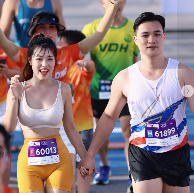 Tuy nhiên, không phải ai cũng đánh giá cao phong cách của cô. Nhiều người cho rằng cô chỉ đang "làm màu", chạy bộ chỉ để chụp ảnh và không thực sự yêu thích thể thao.
