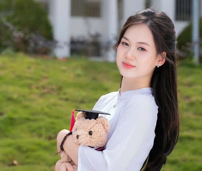 Cùng với đó, Hiền Mai cũng cho rằng kết quả này đạt được cũng là một phần được hỗ trợ bởi bạn bè trong lớp, luôn sẵn sàng giúp đỡ và ủng hộ cô nàng trong mọi hoạt động.