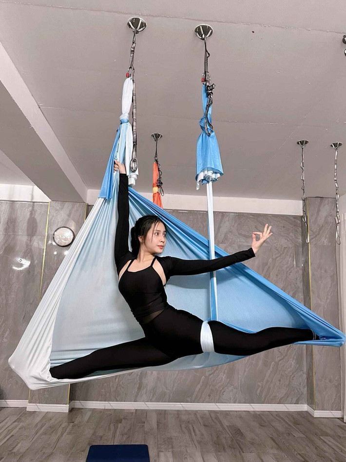 Bí quyết giúp Thiên An giữ gìn vóc dáng chính là việc chăm chỉ luyện tập gym kết hợp yoga - hai bộ môn không chỉ giúp cô giữ dáng thon gọn mà còn nâng cao sức khỏe và tinh thần.