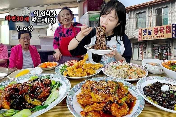 Một lần khác, cô gái lập kỷ lục với 10 m bánh gạo Hàn Quốc, 100 con tôm, 200 con hàu, 140 xiên thịt cừu nướng.