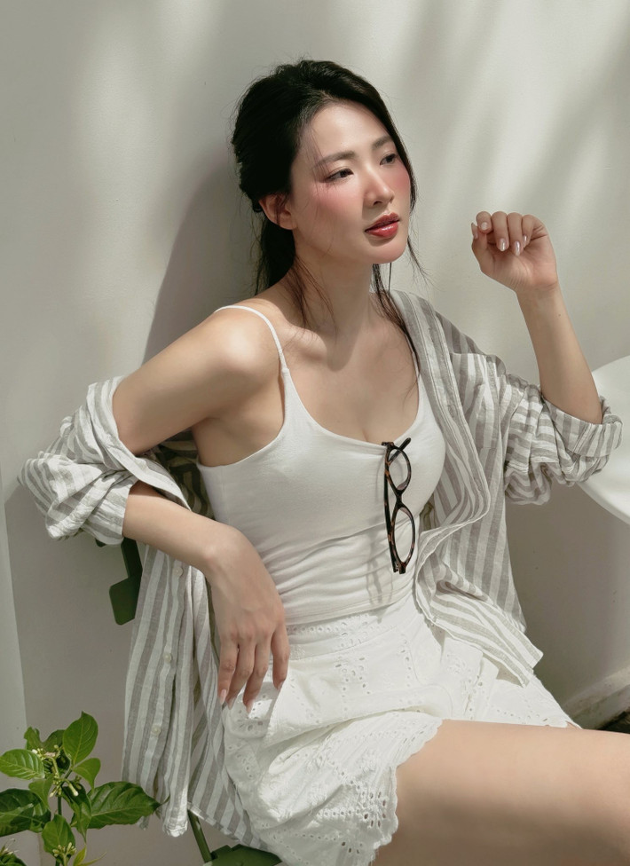 Đây được xem là một bước đi đúng đắn, giúp Minh Trang làm mới hình ảnh của mình một cách ngoạn mục.