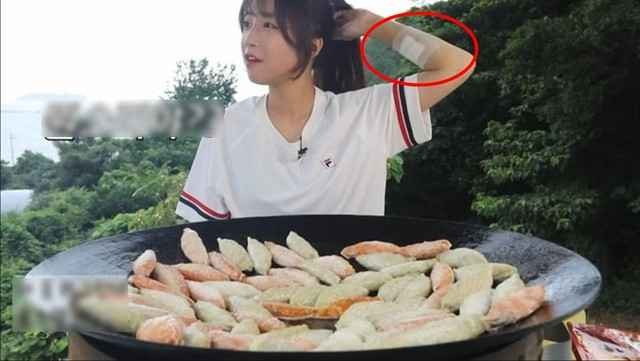 Cô có ngoại hình nhỏ nhắn nhưng lại "ăn thùng, uống vại". Mỗi video do Tzuyang đăng tải lên kênh YouTube đều thu hút hàng triệu view.