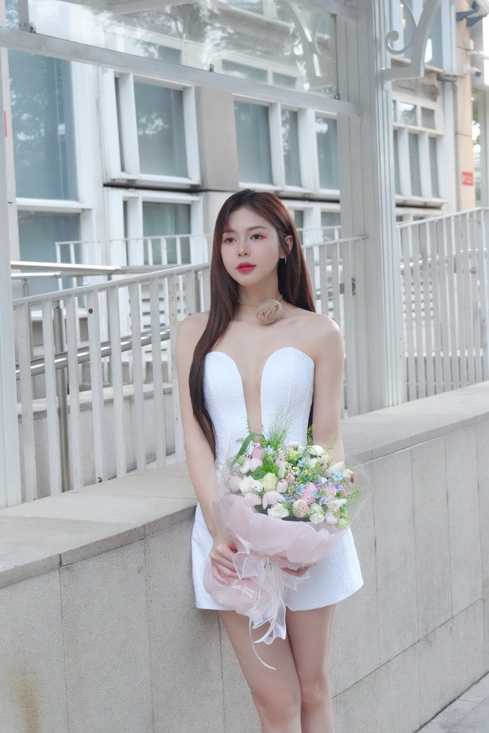 xemptyzxemptyzxemptyzCó thể thấy, dù hoạt động nghệ thuật không quá rầm rộ trong thời gian gần đây, nhưng cái tên Liz Kim Cương vẫn luôn giữ được sức hút mạnh mẽ.