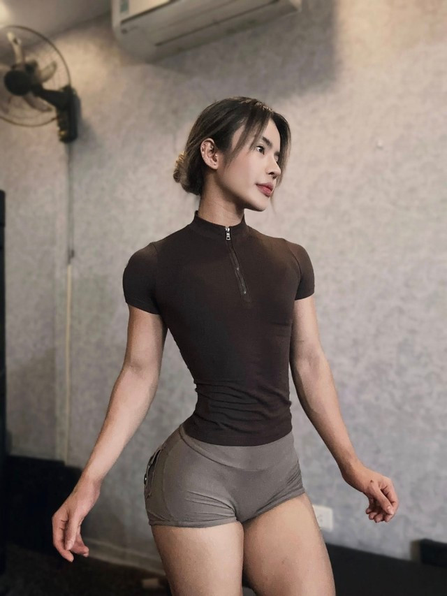 Mạng xã hội Thread gần đây xôn xao, sôi nổi bàn tán trước loạt ảnh của một nữ gymer. Cô nàng này tuyên bố chỉ 1cm nữa là sở hữu vòng 3 cực khủng, tiệm cận mốc 1 mét. Tất nhiên, cô nàng không tránh khỏi bình luận bày tỏ sự nghi ngờ, cho rằng đây là sản phẩm của công nghệ AI hoặc photoshop.