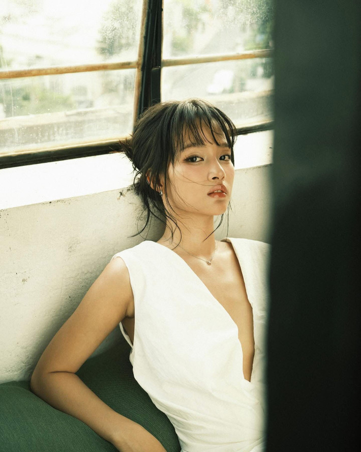 “Tôi sợ mình làm không đủ tốt, nhất là với một vai diễn ‘nặng đô’ như thế này. Tâm lý nhân vật phức tạp, nhiều chuyển biến, đòi hỏi cảm xúc đa dạng. Tôi phải cố gắng rất nhiều để không phụ sự tin tưởng của đạo diễn”. Phương Thanh chia sẻ thêm.