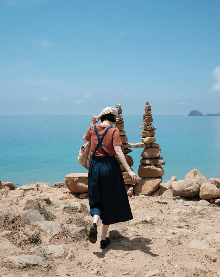Không cần lộng lẫy hay kiêu kỳ, Hải Tú ghi điểm nhờ vẻ đẹp gần gũi, thanh lịch nhưng vẫn có chất riêng, điều mà không nhiều gương mặt trẻ trong showbiz hiện nay duy trì được.