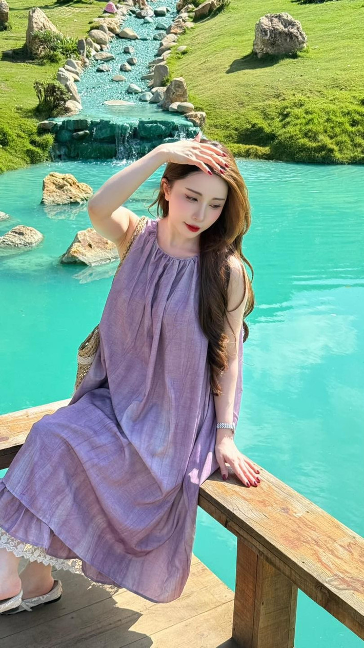 Thời gian gần đây, Quỳnh Nga đã khiến mạng xã hội liên tục "bùng nổ" với hàng loạt bức ảnh khoe dáng cực "nuột".