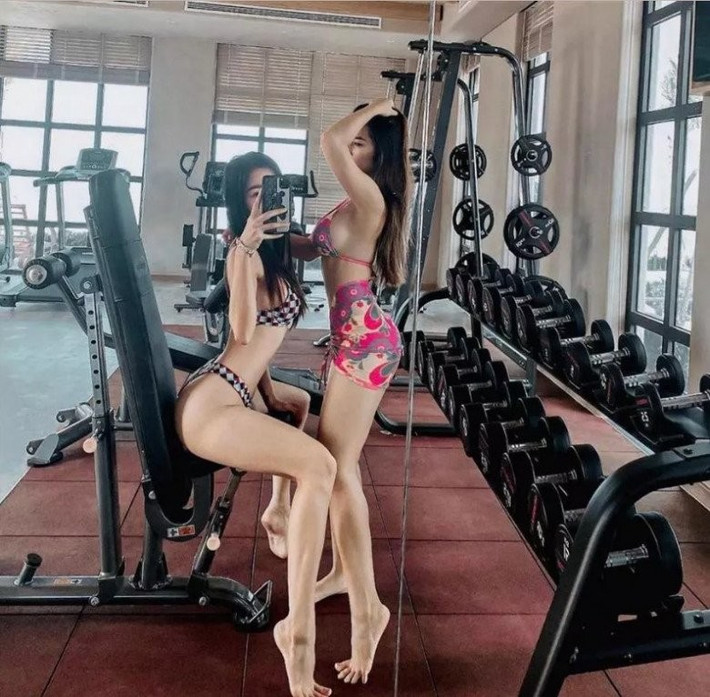 Không ai cấm hội chị em thể hiện cá tính hay phong cách riêng, nhưng không gian công cộng luôn cần một mức độ tôn trọng tối thiểu dành cho người khác.