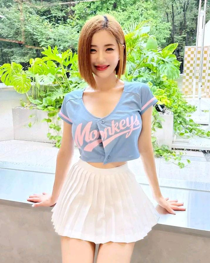 “Tóc tôi từng rất dày và khỏe, đến mức tôi chưa từng gặp ai có mái tóc dày hơn mình. Tôi không thể ngờ có ngày mình sẽ rụng gần hết tóc như thế này. Tôi rất buồn và đau lòng”, Soda bày tỏ.