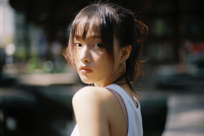 Phương Thanh, cô gái sinh năm 2001 (quê Hưng Yên) đang thu hút sự chú ý của cộng đồng mạng khi đảm nhận vai nữ chính trong bộ phim điện ảnh "Út Lan: Oan linh giữ của".