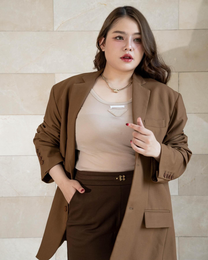 Phương châm của Sirirat Thanee luôn là: "Hãy tự tin vào bản thân, dù béo hay gầy thì bạn vẫn có cách để giúp mình đẹp hơn mỗi ngày".