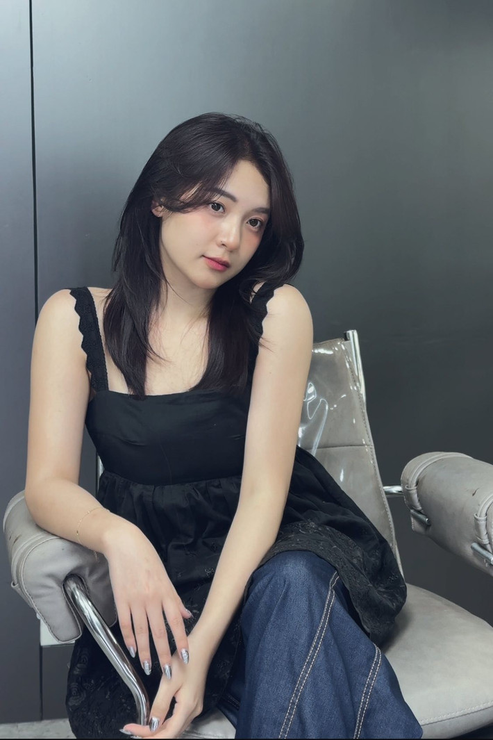 Phương Thảo vô tình khoe ra những đường nét tương đồng ở một góc nghiêng hoàn hảo, việc cộng đồng mạng xôn xao và đưa ra nhận định này là điều dễ hiểu.