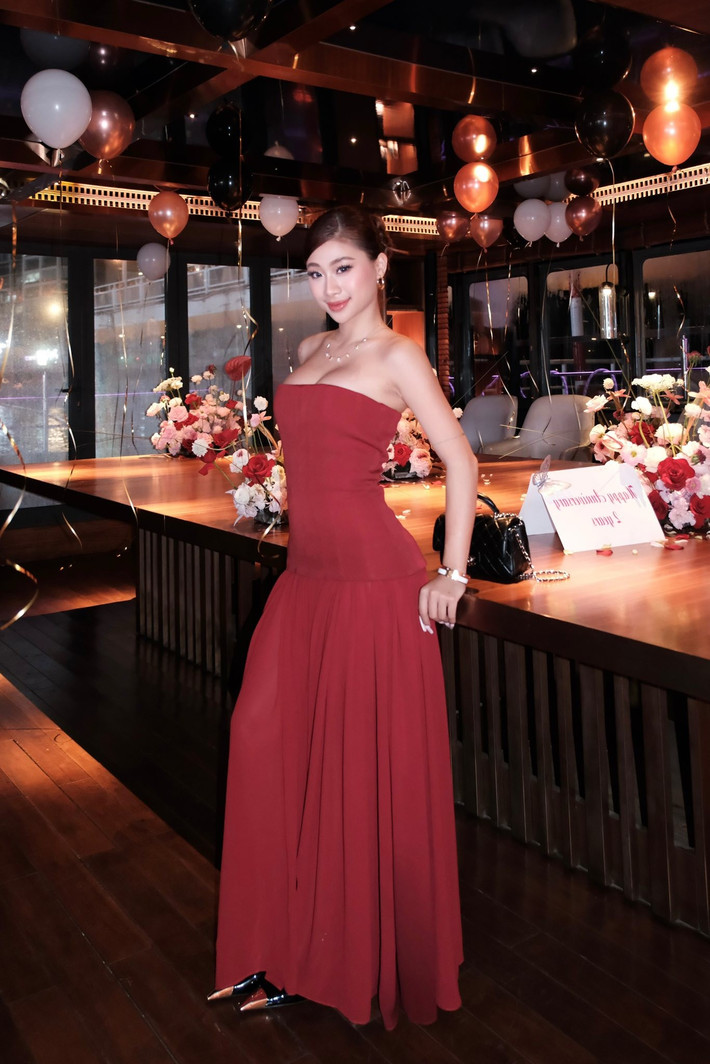 Louis Phạm xúc động viết: "Chúng tôi đã ôm nhau như chưa từng có một ngày xa cách... Cảm ơn vũ trụ đã cho chúng tôi một cơ hội nữa".
