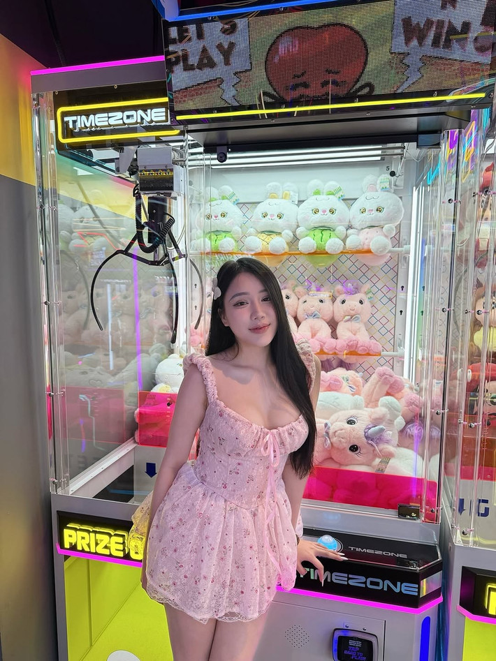 Hình ảnh này của "phú bà" làng streamer nhanh chóng "đốn tim" người hâm mộ, cho thấy một khía cạnh hoàn toàn khác biệt của cô nàng.