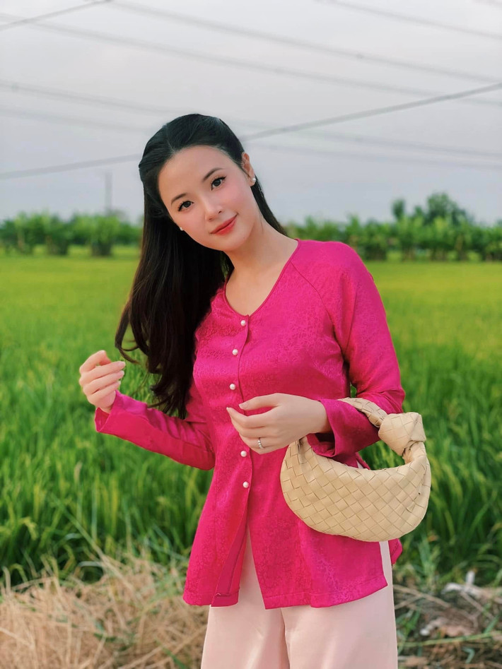 Không chỉ sở hữu ngoại hình nổi bật, Midu còn là một giảng viên, một người có học thức. Vẻ đẹp của cô vì thế càng thêm phần cuốn hút,