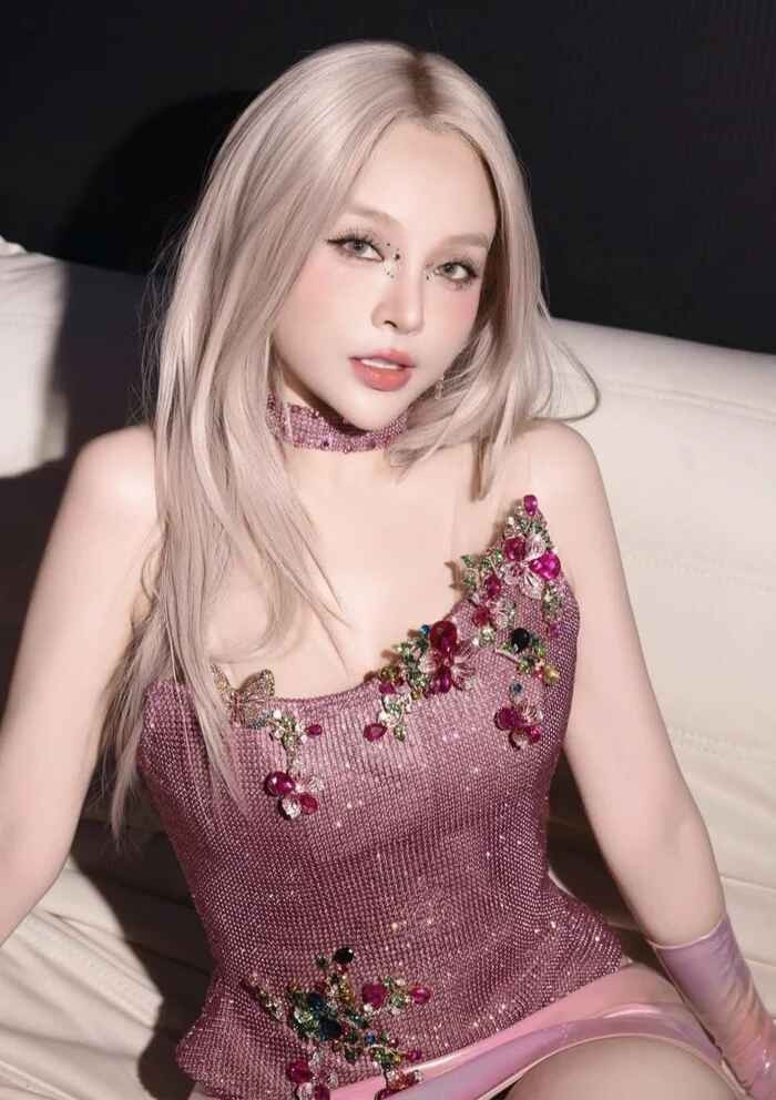 Hiện tại, loạt video ghi lại những khoảnh khắc đặc biệt của Huyền Baby với Lee Min Ho vẫn đang tiếp tục được chia sẻ rầm rộ trên các nền tảng mạng xã hội.