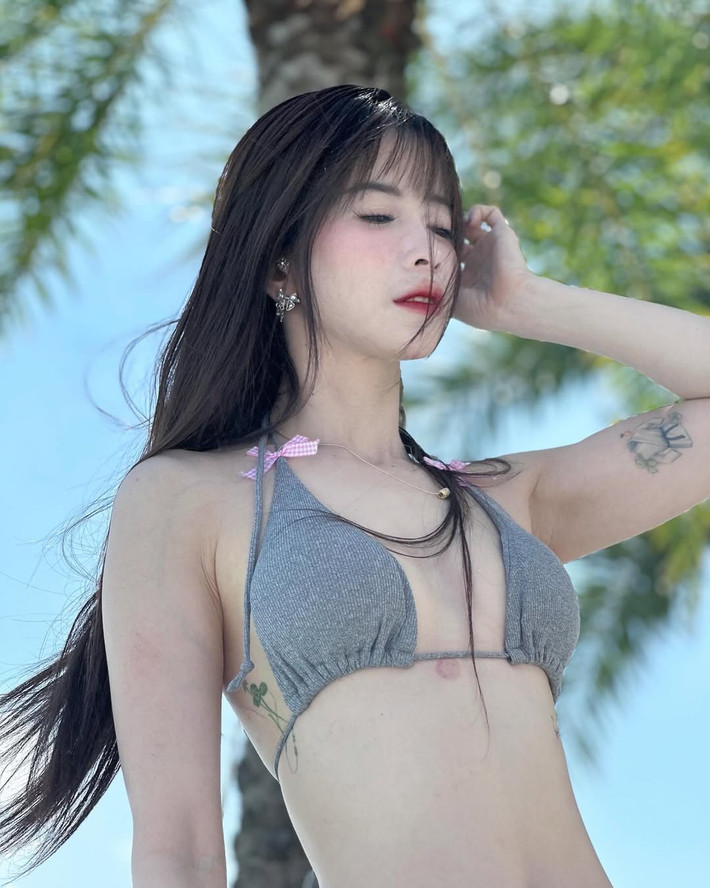 Không ít lần, cô gái vàng của làng võ Việt Nam "đốt mắt" người xem bằng thân hình cân đối, vòng eo con kiến và những đường cong quyến rũ.