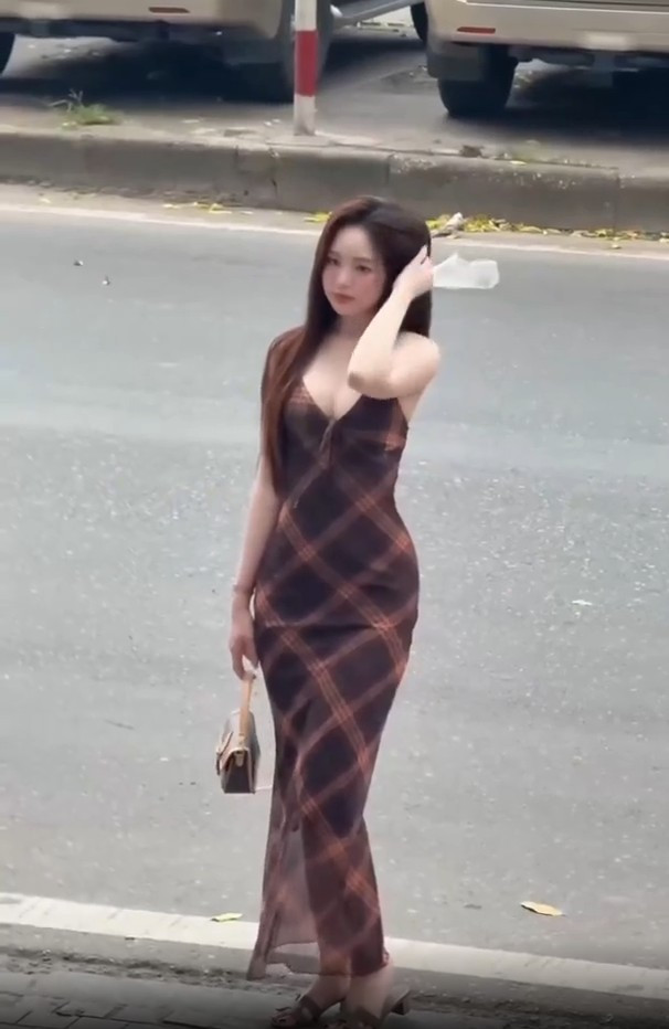 Không gượng ép, gần gũi, dễ thương, mang đến năng lượng vui vẻ tích cực, khoảnh khắc đời thường này nhưng lại tạo ra hiệu ứng lan tỏa bất ngờ, khiến dân mạng… "nghiện" với cả triệu lượt xem.