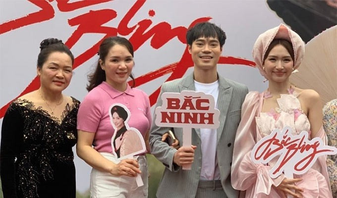 Đến nay, sau hơn một thập kỷ, Hòa Minzy và Văn Toàn vẫn duy trì mối quan hệ bạn bè khăng khít. Họ thường xuyên xuất hiện cùng nhau trong các sự kiện, tương tác thân mật trên mạng xã hội, và không ngại chia sẻ những câu chuyện hài hước, dễ thương khiến người hâm mộ thích thú.