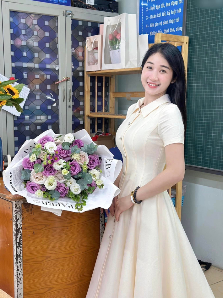Đặc biệt, trang phục Phương Thảo mặc được xem xét kỹ lưỡng để phù hợp với hoàn cảnh.