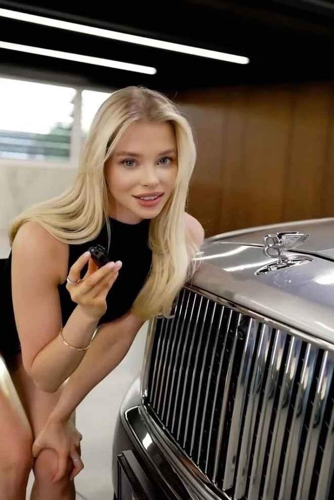Tháng 7/2023 khi một đoạn video quảng cáo Bentley tại đại lý ở Nga đạt 5 triệu lượt xem chỉ trong vài ngày, tên tuổi của Alla Bruletova bất ngờ được nhiều người chú ý tới.