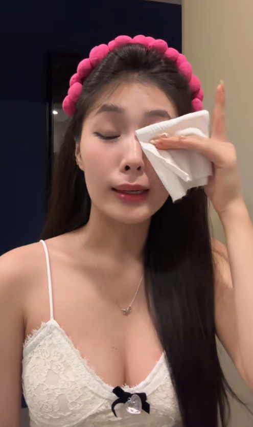 "Thời điểm đấy là Quỳnh với Cá nghỉ chơi tầm 3 tháng luôn. Trong 3 tháng đấy có thực sự thích bạn này hay không. Thời gian đầu thì mình cảm thấy rất là ghét Cá luôn, mình cảm thấy bạn ấy quá là trẻ con. Hồi đấy Cá đăng lên trên mạng làm cho mình bị toxic quá trời nên là cái thời gian đầu mình rất là ghét và rất là hận luôn á". Quỳnh Alee chia sẻ.