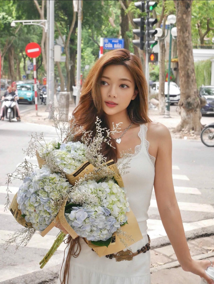 Đời thường, Katleen Phan Võ sở hữu vẻ ngoài gợi cảm, cân đối. Cô có mẹ là Hoa hậu Điện ảnh 1992 Thanh Xuân và cha là chưởng môn Vịnh Xuân Nam Anh.