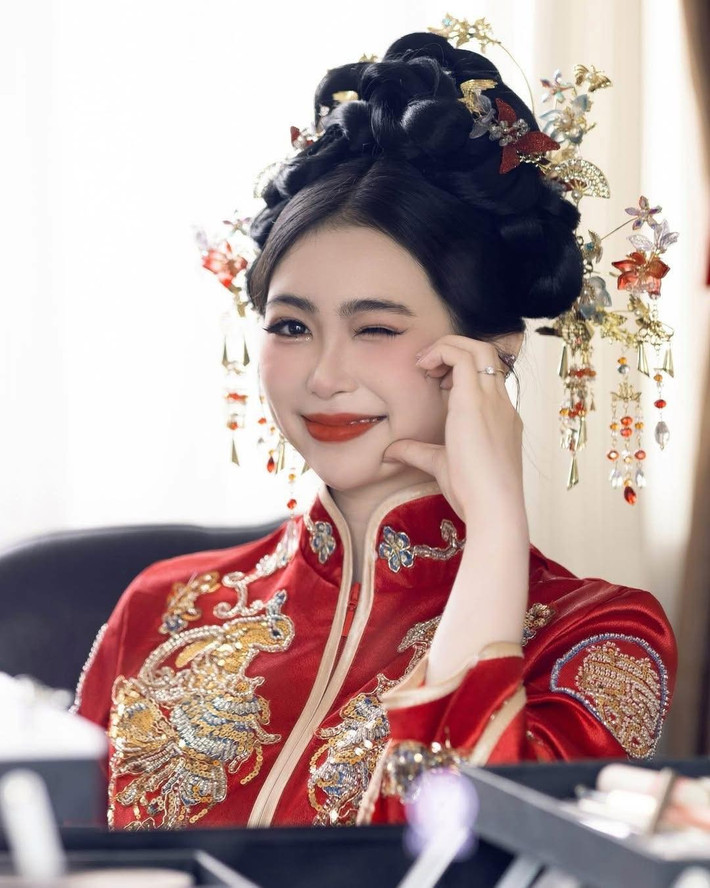 Tuy nhiên, nữ du học sinh Hàn Quốc người Việt Nam này từ chối chia sẻ thông tin chi tiết về đám cưới và chồng vì muốn giữ sự riêng tư.
