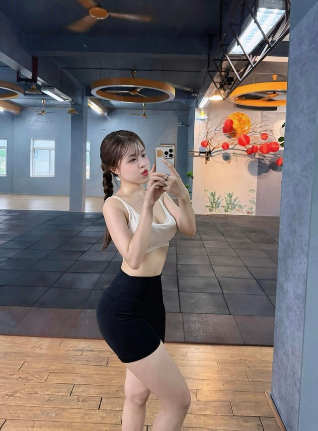 Những lời chỉ trích này xuất hiện dưới các bài đăng của cô, khiến không ít người cảm thấy khó chịu và bức xúc.