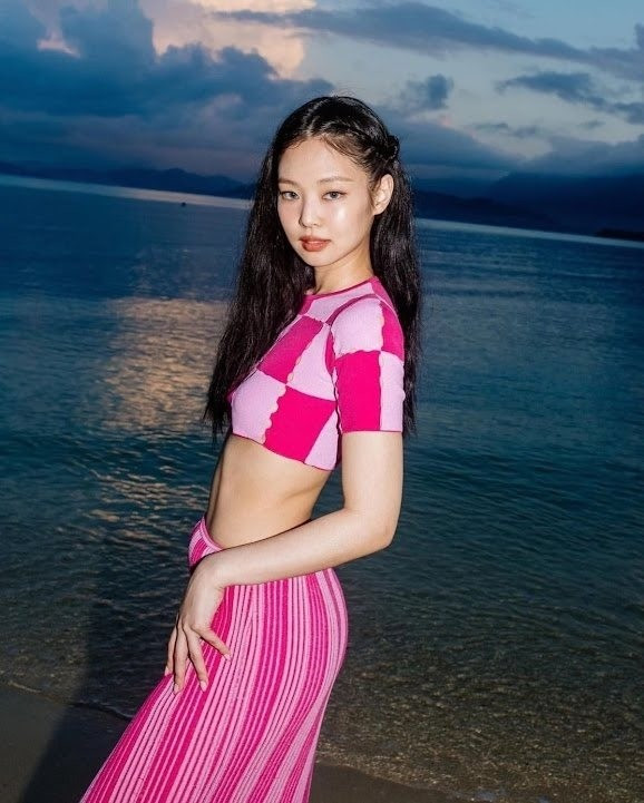 Jennie chính là minh chứng cho việc thần tượng Kpop vẫn có thể "hút" triệu view nhờ những khoảnh khắc đời thường chân thực và dễ thương.